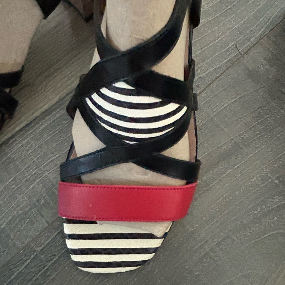 Sandal make fr Spain very cute and for outdoor dressy
